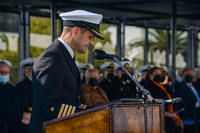 El Director de la Escuela Naval agradeció y extendió sus saludos a Oficiales, Gente de Mar, Empleados Civiles, Cadetes y dotación del plantel.